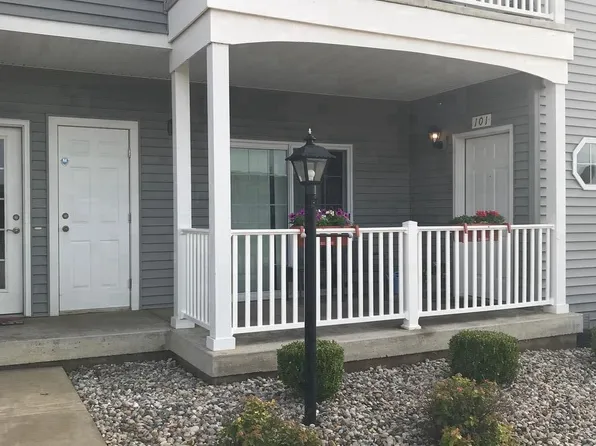 3048 E Stillwater Lndg, Urbana, IL 61802
