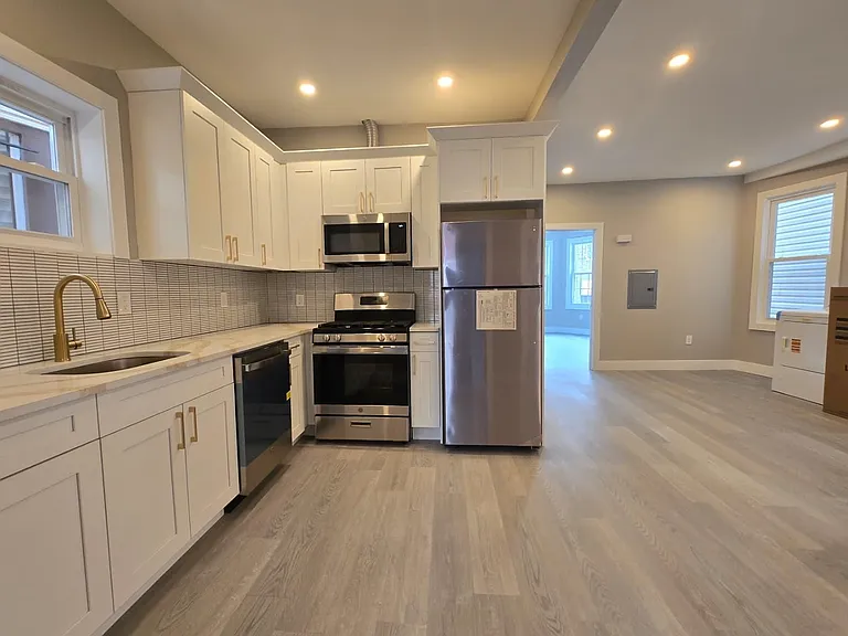 144 Stevens Ave #TOP FL — Photo 9