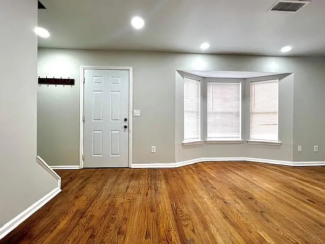 3 bed, 2.5 bath, 1290 sqft, $1,995 — Photo 2