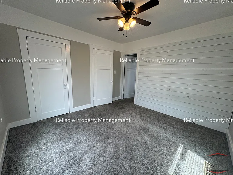 489 N Broadway St — Photo 7