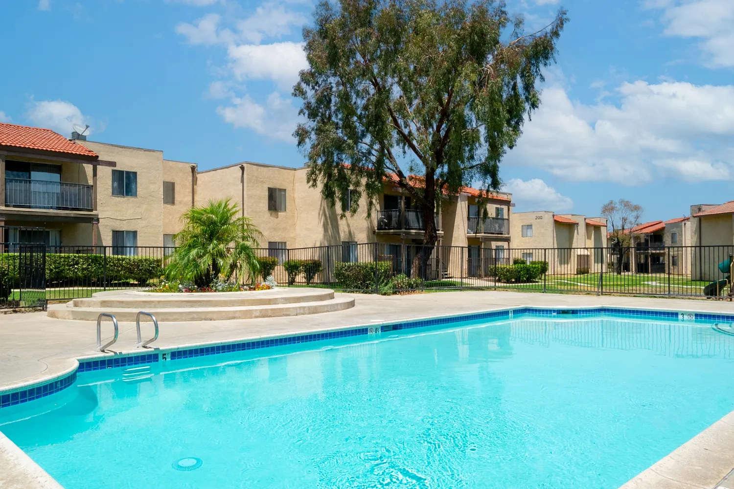 Vista View Apartments — Photo 3