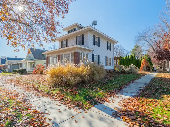 401 Willard Ave, Bloomington, IL 61701