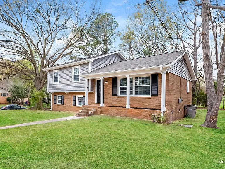 1700 Dixon Rd — Photo 2