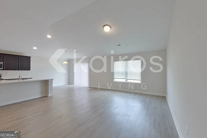 3 bed, 2.0 bath, 1733 sqft, $1,995 — Photo 3