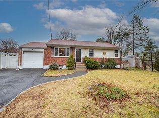 74 Dix Hills Rd, Huntington, NY 11743