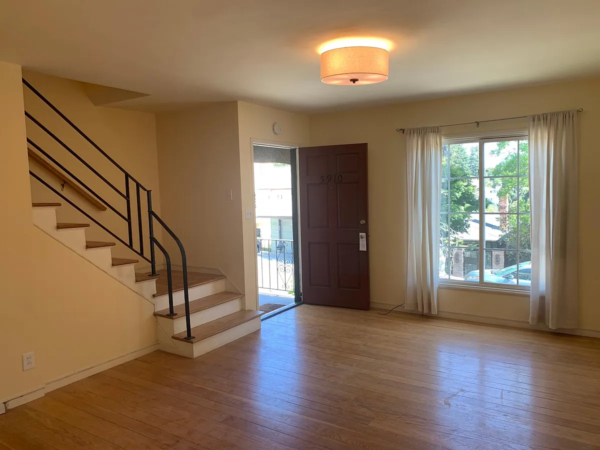 Hardwwod floors through out - 5910 Ocean View Dr