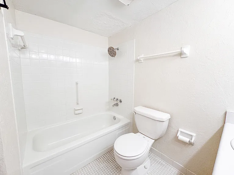 18102 Sandalwood Dr #102 — Photo 34