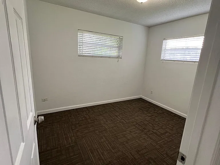 4906 Kempston Dr — Photo 16