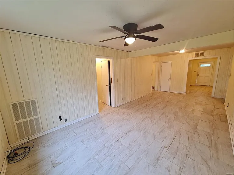 1220 Lynwood Dr — Photo 4
