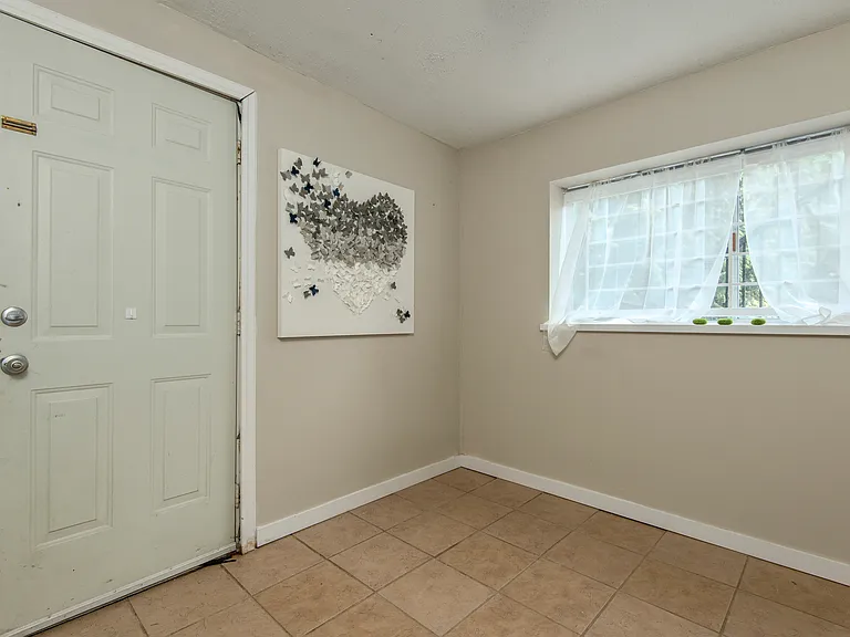 Diamond Ave — Photo 2