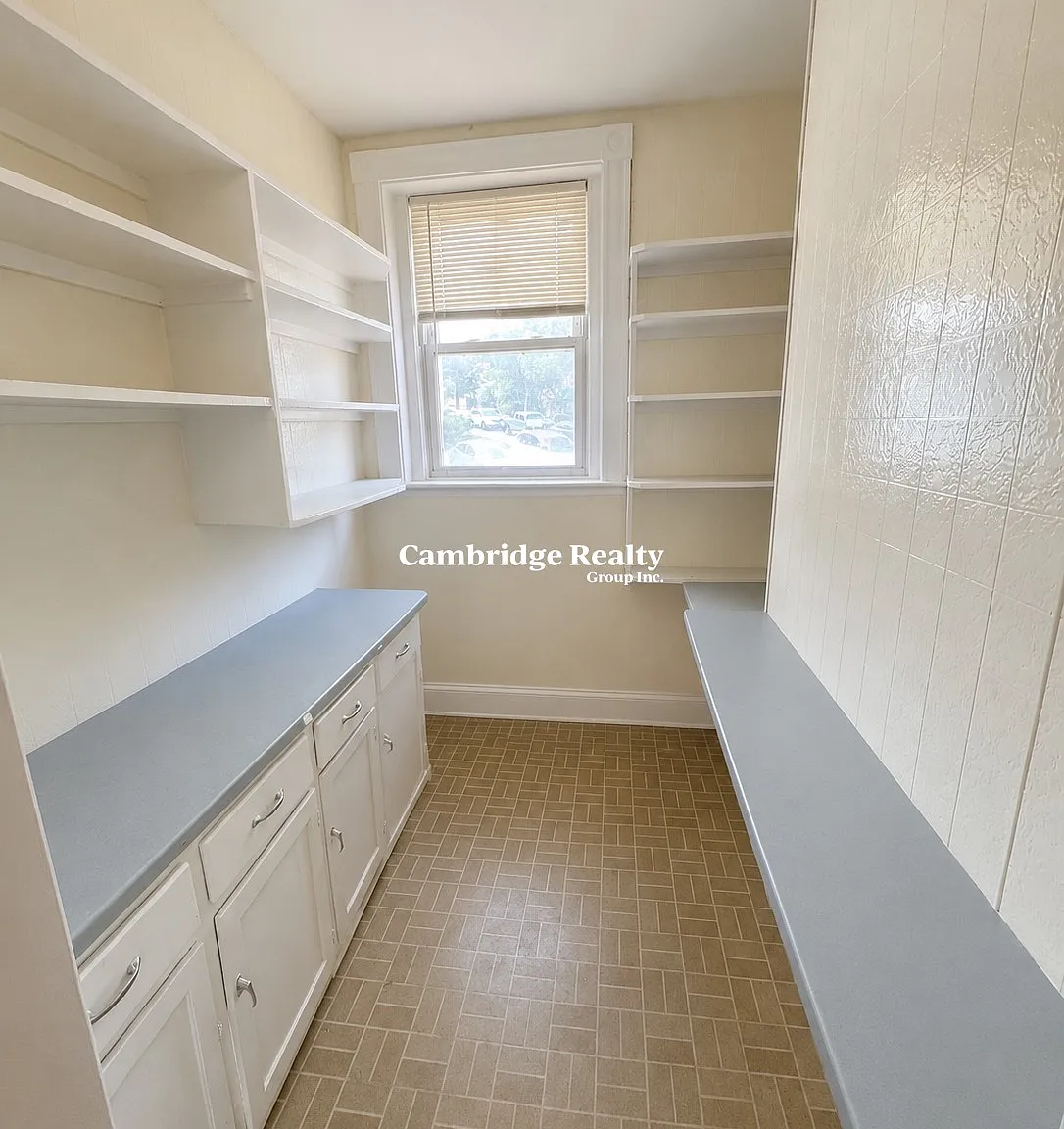 3 bed, 1.0 bath, 1550 sqft, $3,900 — Photo 4