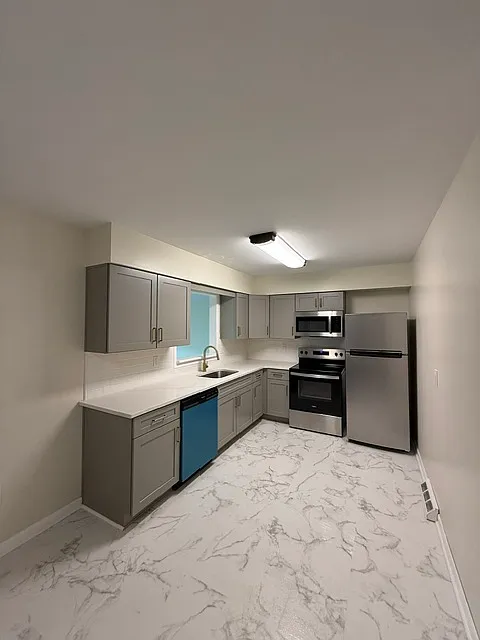 3 bed, 1381 sqft, $2,700 — Photo 3