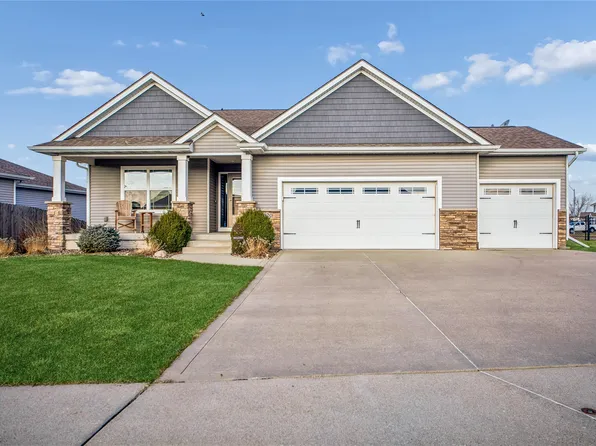 5020 NE Ledgestone Ct, Ankeny, IA 50021