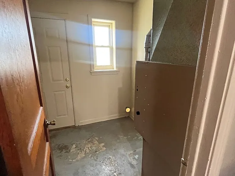 Coronado Apartments — Photo 9
