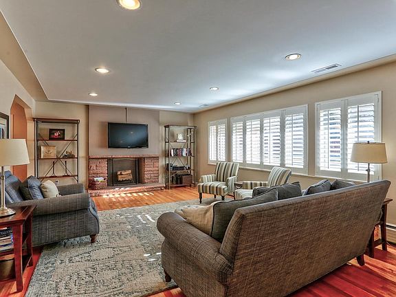4th image of 2805 E Dartmouth Ave