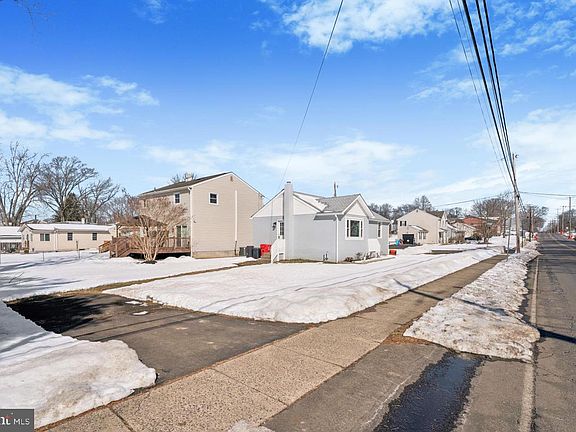 2nd image of 306 Grape St