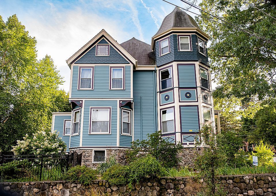 2nd image of 103 Crescent Ave