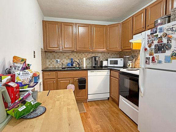 5th image of 1077 Chestnut St APT 8