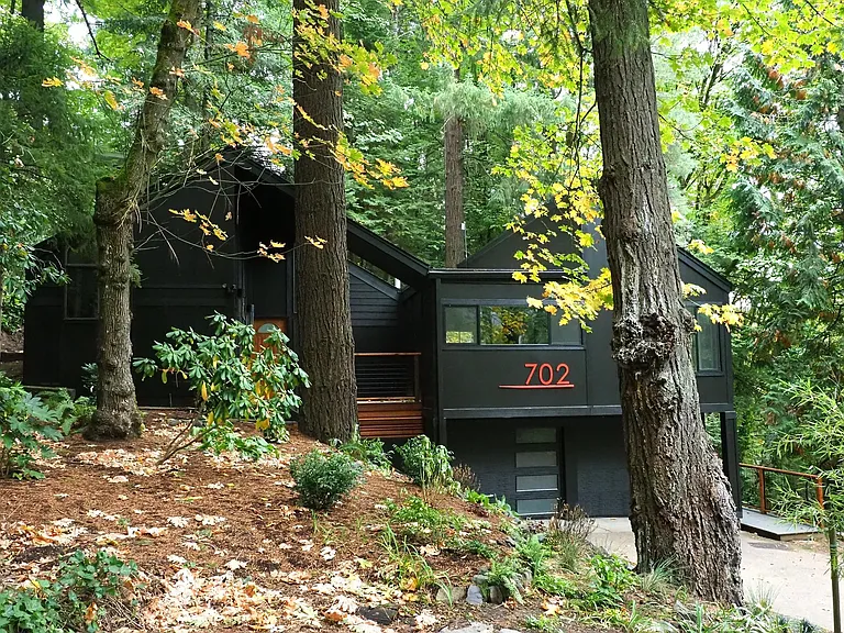 702 SW Cheltenham St — Photo 3