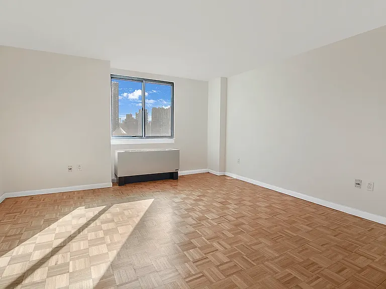 308 E 38th St #14B — Photo 6