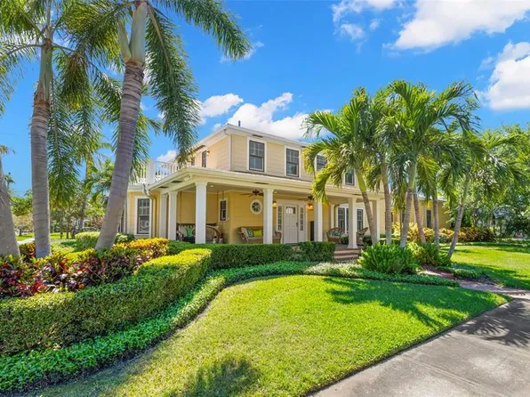 556 21st Ave NE, Saint Petersburg, FL 33704