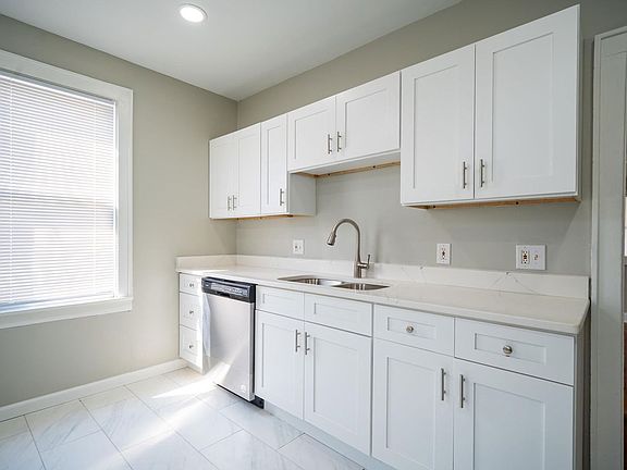 4th image of 73 E Markison Ave
