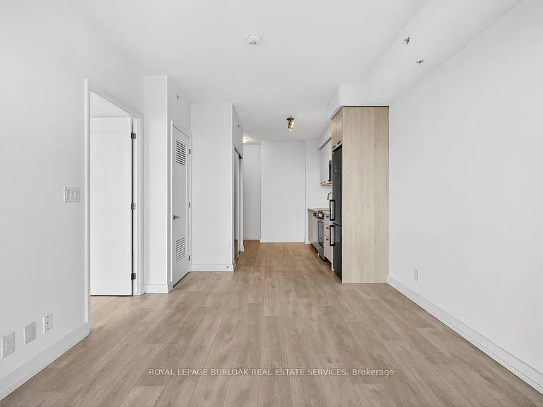 75 James St S #2404 — Photo 9