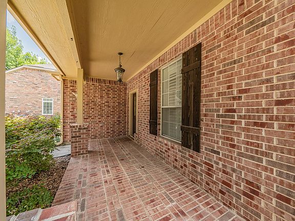 4th image of 2210 Bayou Ct