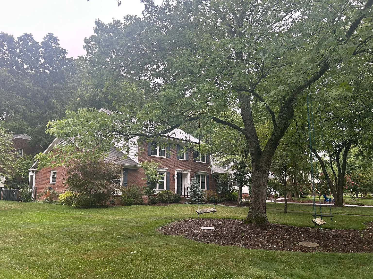 5 bed, 2400 sqft, $3,000 — Photo 1