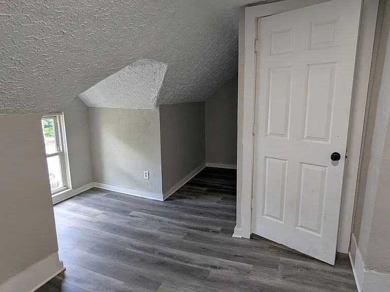 653 Sumner St — Photo 11