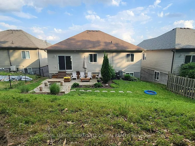 344 Edgehill Dr #UPPER — Photo 31