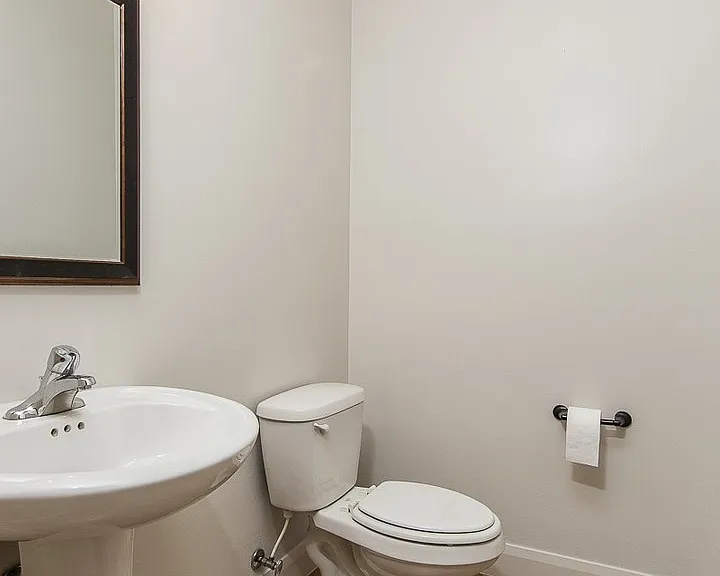 370 W Buena Vis #101 — Photo 5