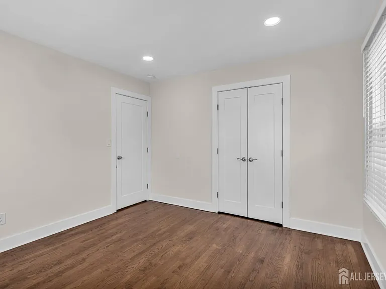 36 Van Buren Ave — Photo 16