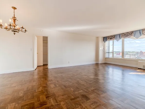 166-25 Powells Cove Boulevard image 16 of 33