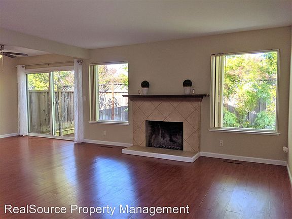 3rd image of 114 Dardanelli Ln APT 12