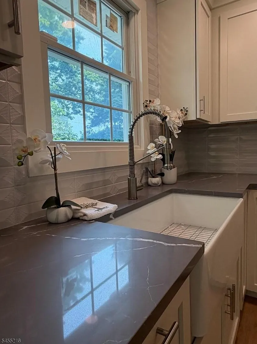 5 bed, 3.5 bath, 3750 sqft, $19,500 — Photo 4
