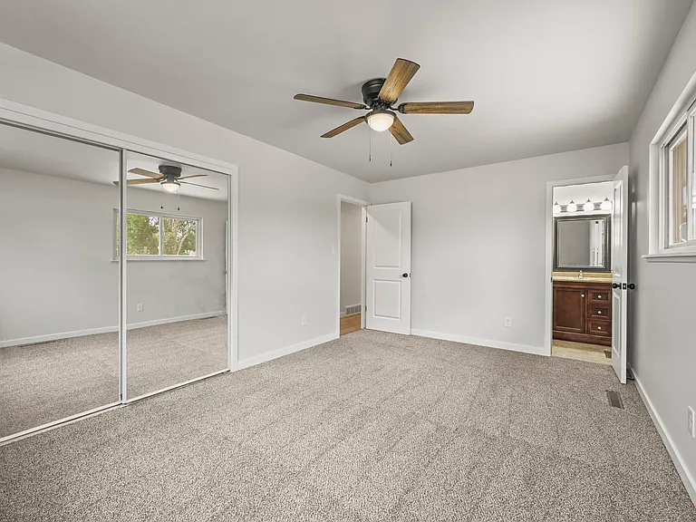 3018 Roche Dr N — Photo 21