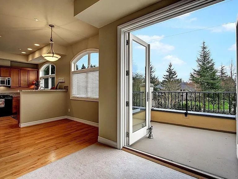 zillow_balcony