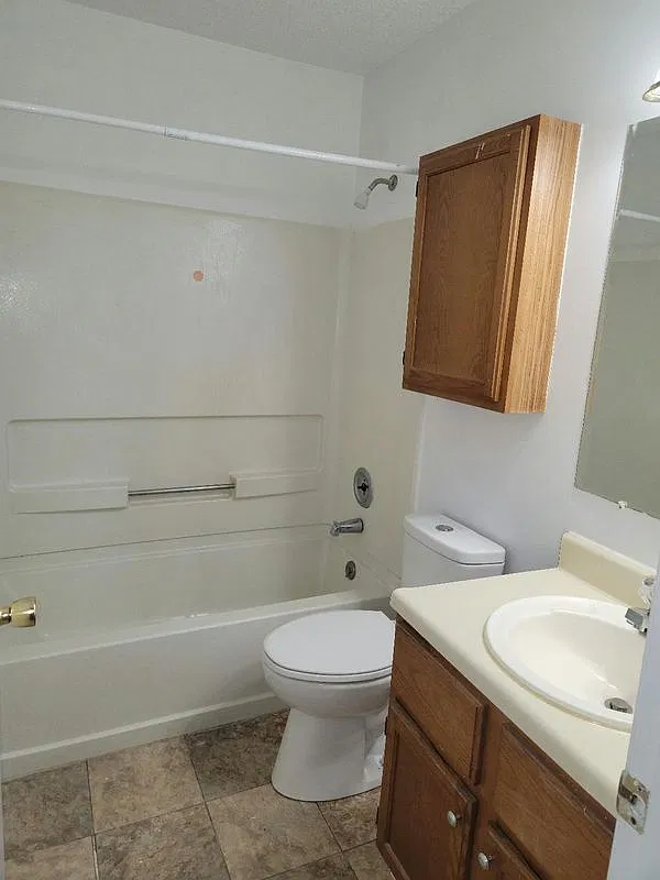 2 bed, 2.0 bath, 851 sqft, $1,350 — Photo 2