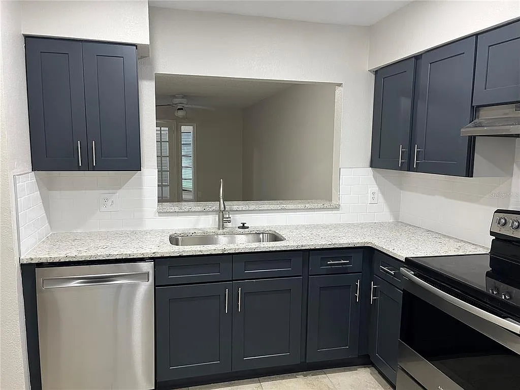 2 bed, 2.0 bath, 1099 sqft, $1,650 — Photo 3