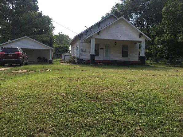 609 N 3rd St, Ozark, AR 72949