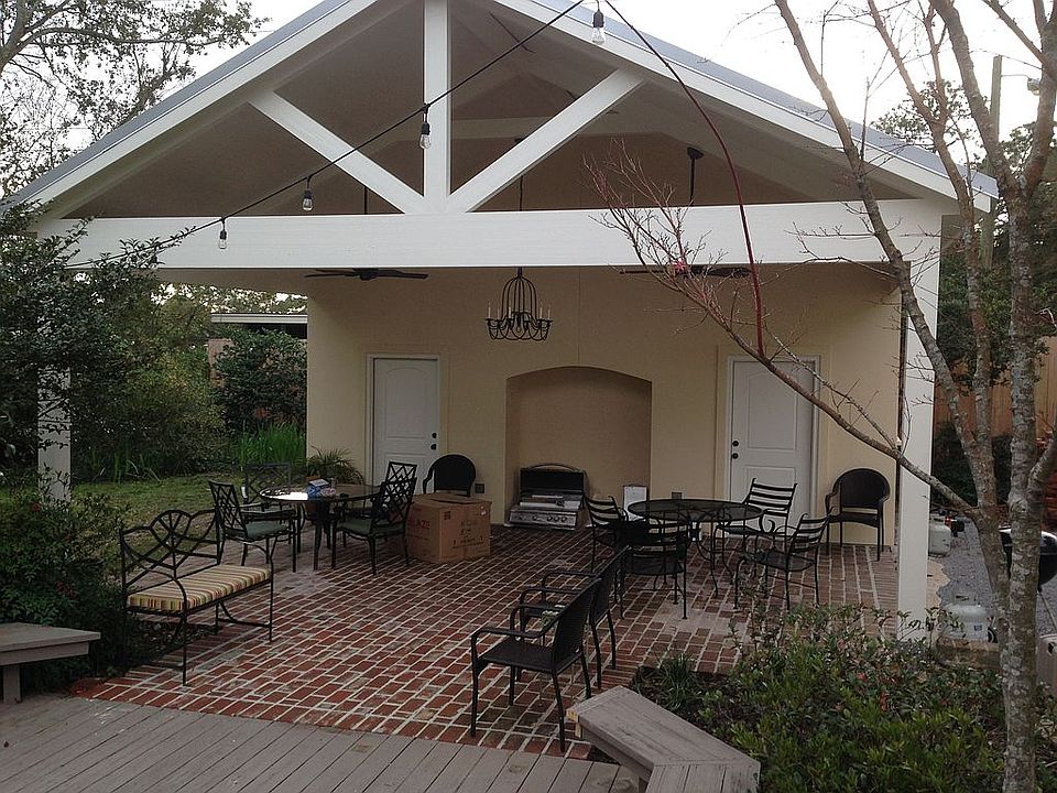 Outdoor entertainment area
