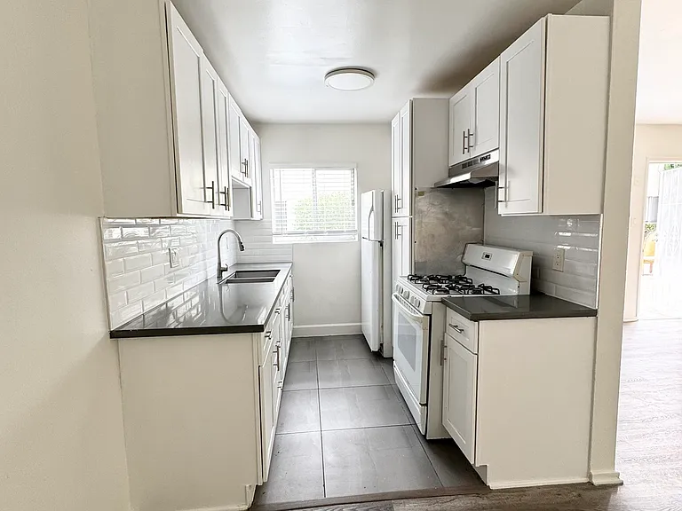 18546 Clark St — Photo 15