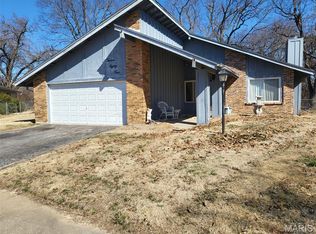 1284 Kew Gardens Dr, Florissant, MO