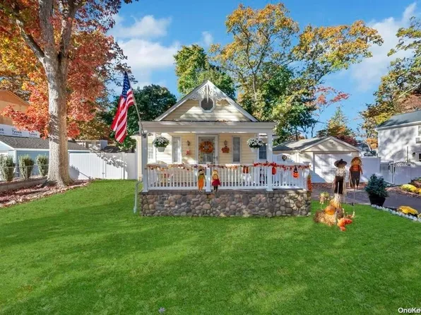 12 Gardiners Road, Sound Beach, NY 11789