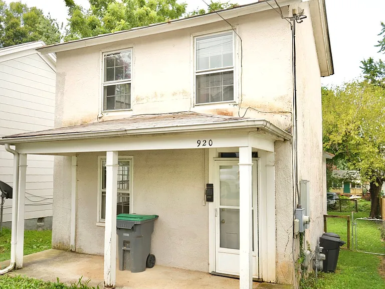 920 Anderson St — Photo 1