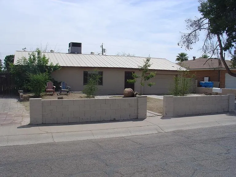 1823 W Fairmount Ave — Photo 4
