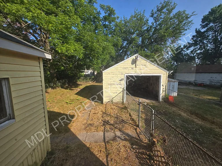 2257 S Niagara St — Photo 12