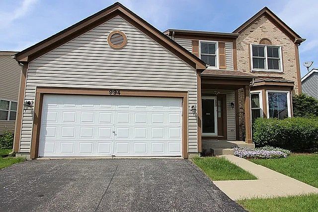 1st image of 994 Cambridge Dr