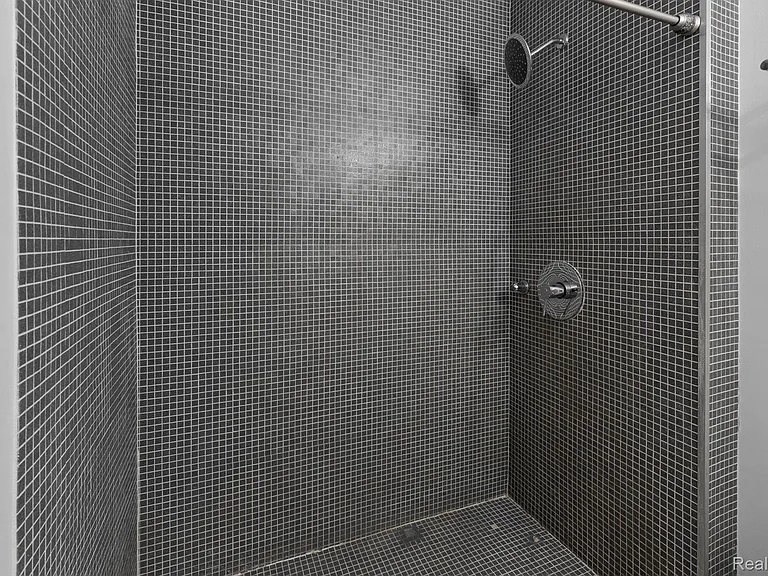6533 E Jefferson Ave #704 — Photo 13